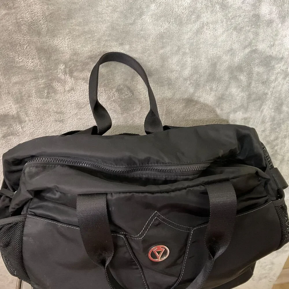 Lululemon Ivivva Weekend Explorer Duffel Bag Multiple zip Pockets Travel